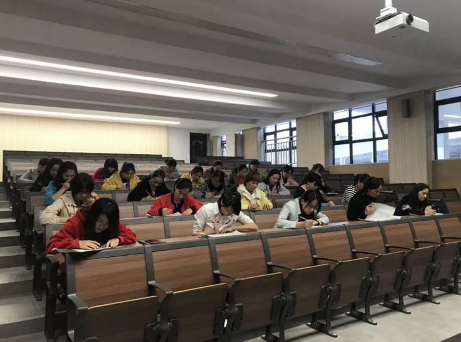 凝心聚力，超越自我——廣益世才學(xué)校第一屆生活老師技能大比武